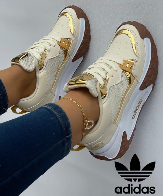 Adidas con Dorados