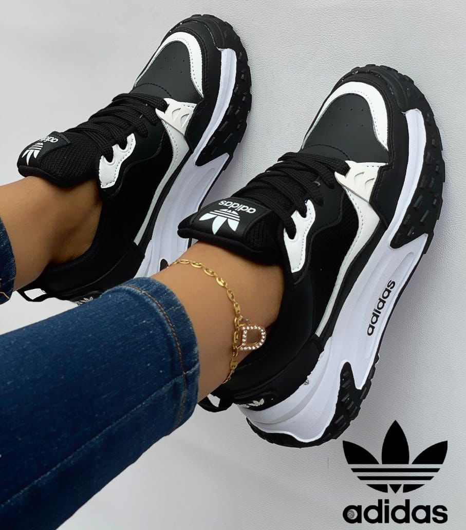 Adidas con Dorados