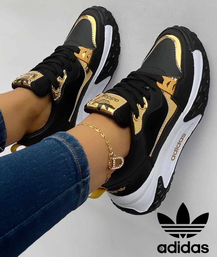 Adidas con Dorados